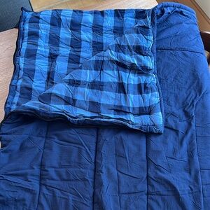 L.L.Bean camp bag sleeping 40 F size 74”x 33” flannel lining zip carry bag Navy